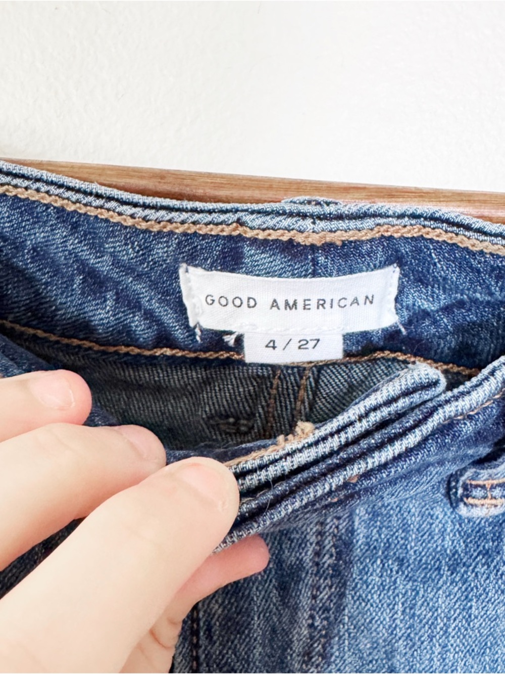 Good American Classic Denim Shorts - Blue 4/27 - Picture 3 of 4
